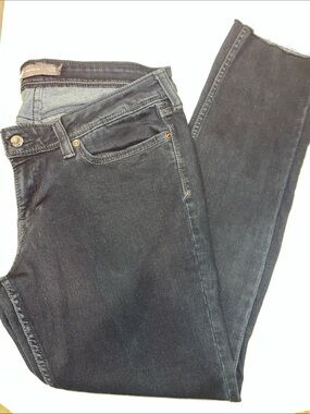Levi's Women's Skinny Jeans in Dark Wash Blue/Blacck